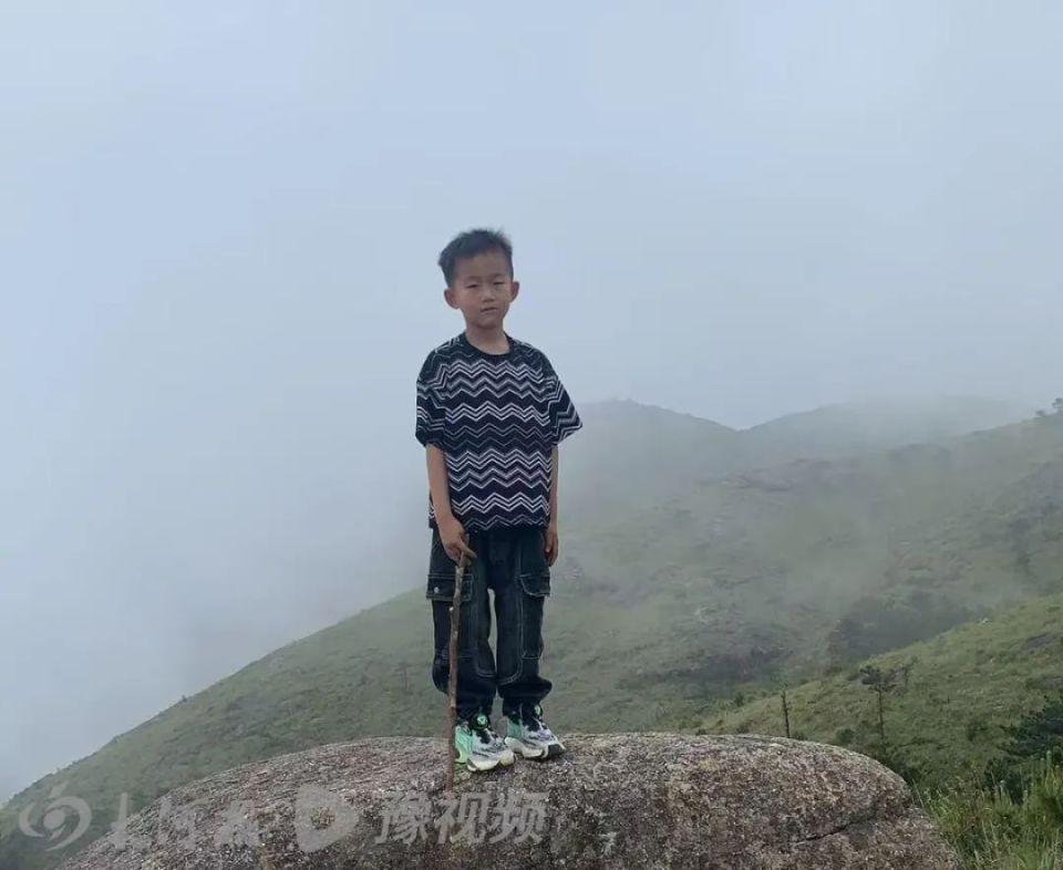 8岁男童登山失联12天，搜救仍在继续，专业人士：是否终止救援主要看两点  第1张
